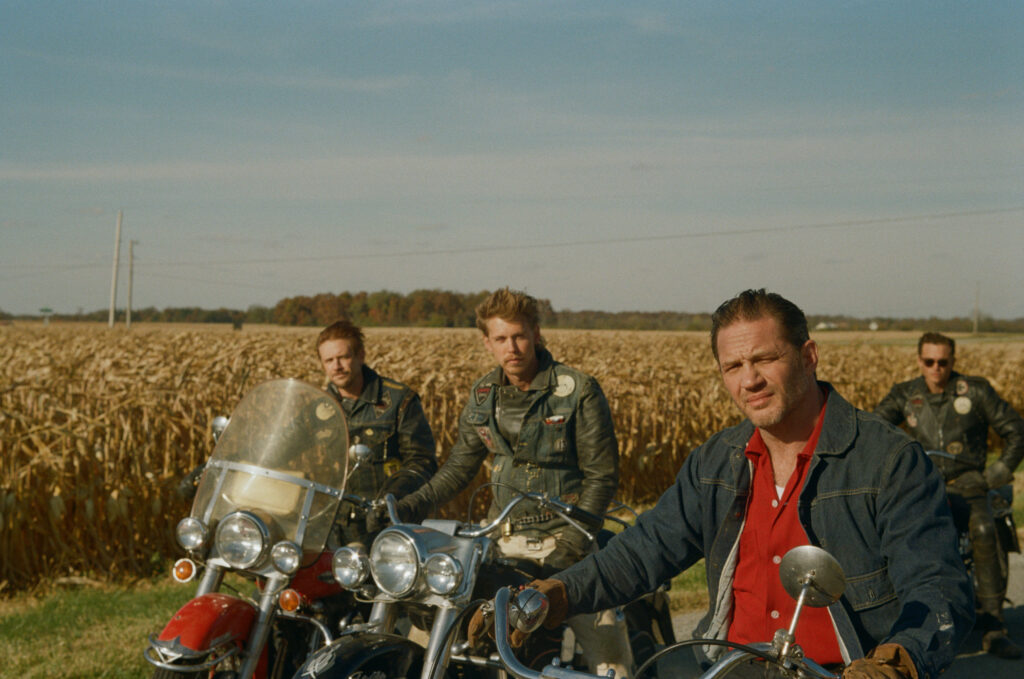 (L to R) Boyd Holbrook as Cal, Austin Butler as Benny and Tom Hardy as Johnny in director Jeff Nichols' THE BIKERIDERS, a Focus Features release. Credit: Mike Faist/Focus Features. © 2024 Focus Features, LLC. All Rights Reserved.