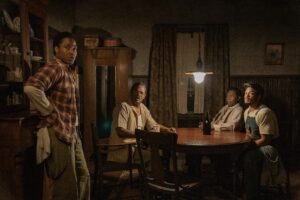 Much of the cast of THE PIANO LESSON (2024) gathers around the kitchen table